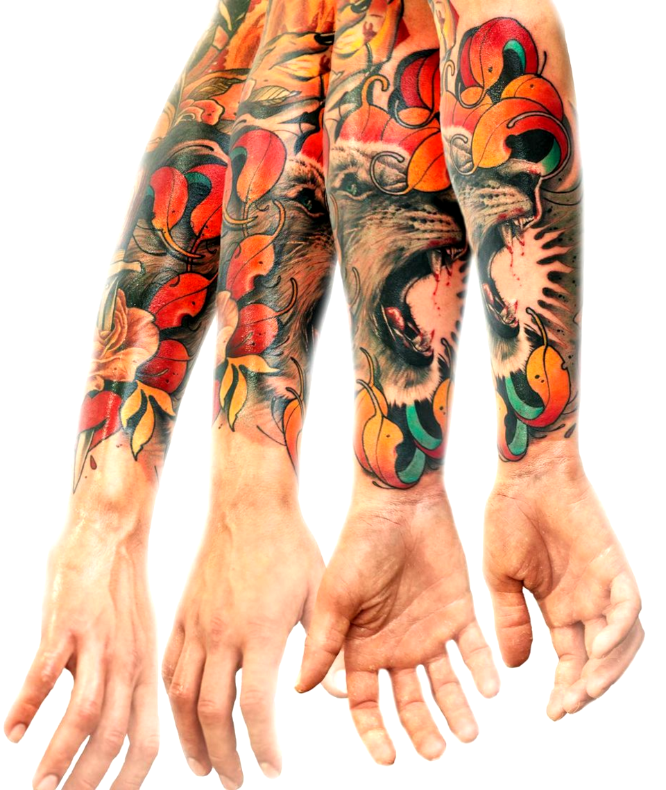 Unmistakable - Ambassadors and Artists - Michael Potzinger - Tattoo eines Löwenkopfes inmitten von Blättern auf dem Unterarm