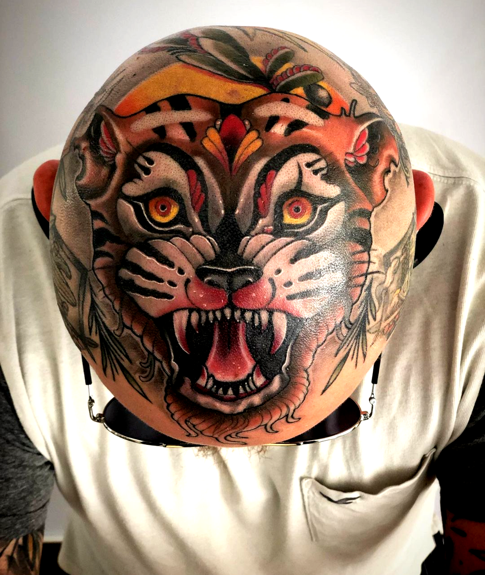 Unmistakable - Ambassadors and Artists - Michael Potzinger - Tattoo eines Tigerkopfes auf der Kopfhaut